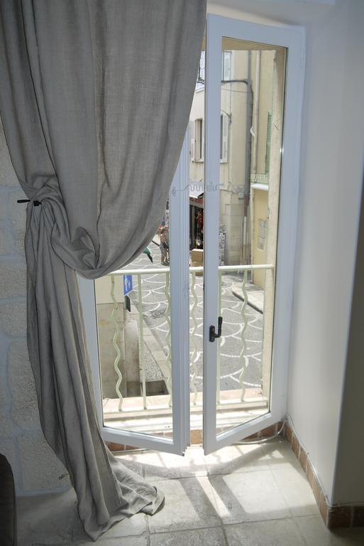 Vieille Ville 1 - Luca'S Apartment, 1 Bedroom, Max 2 Adults And 2 Kids 昂蒂布 客房 照片