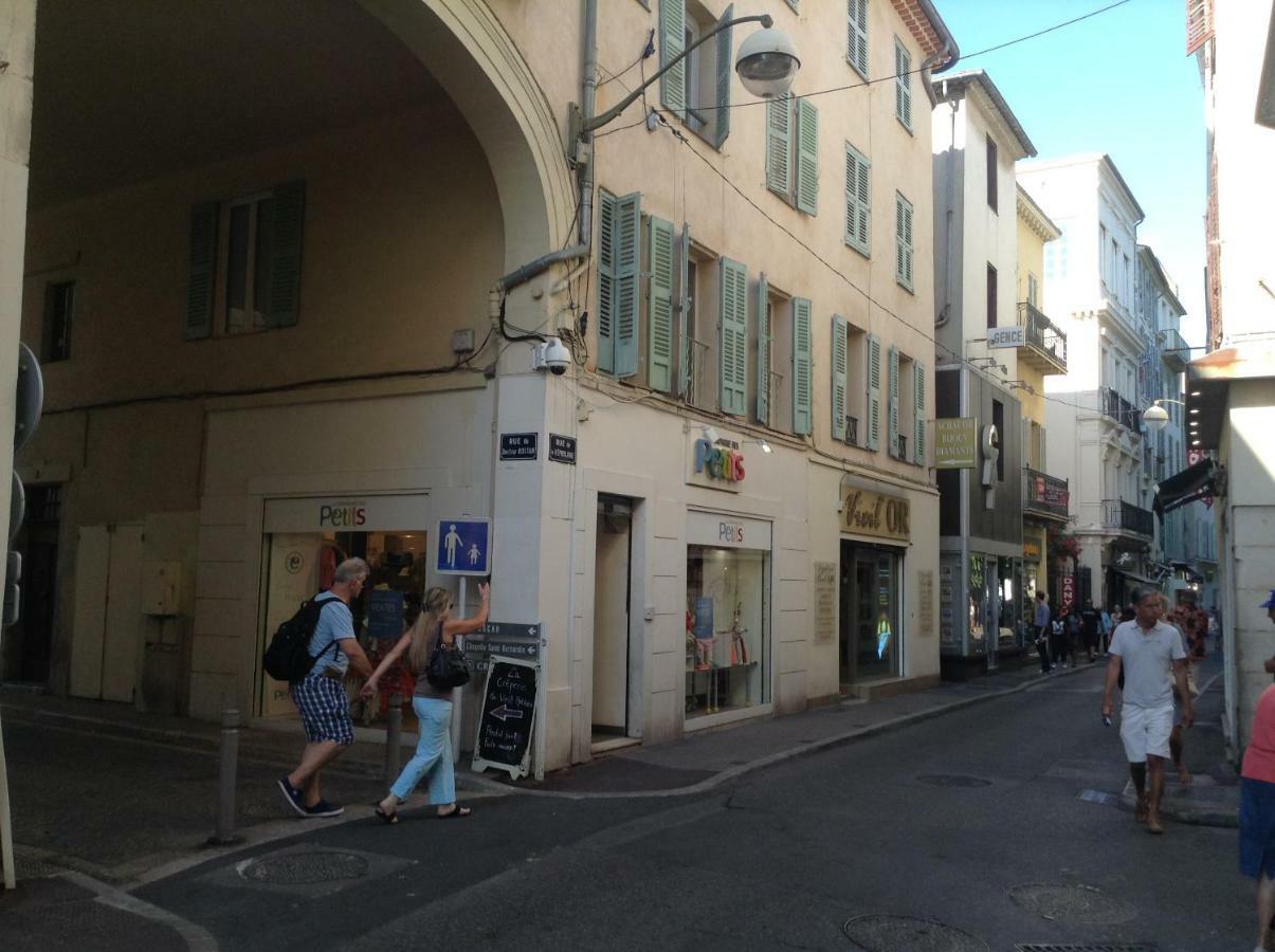 Vieille Ville 1 - Luca'S Apartment, 1 Bedroom, Max 2 Adults And 2 Kids 昂蒂布 外观 照片